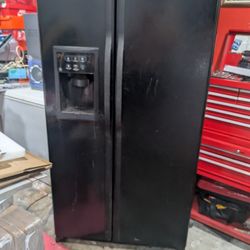 Refrigerator For Keep On Garage  Good Working Condition  