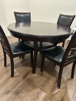 Round Dining Table Set with 4 Chairs