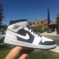Jordan 1 Mid White Black