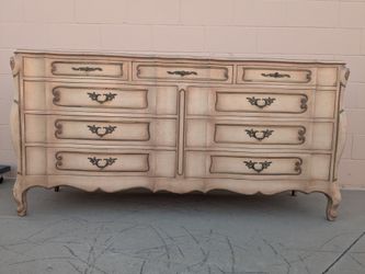 Vintage dresser