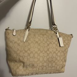 Great Condition Woman’s Coach Purse Handbag