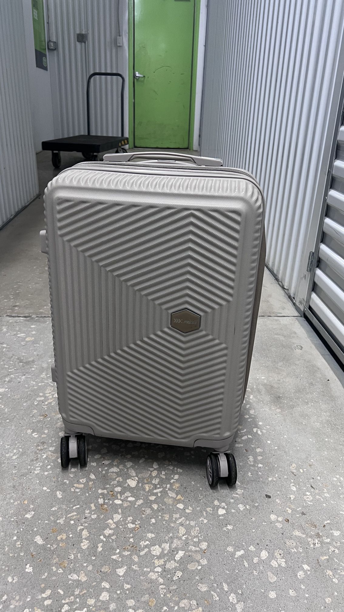 Hard-Shell Spinner Suitcase Carry On