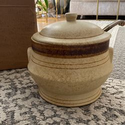 Pottery Craft Beautiful Pot With Lid And Handle