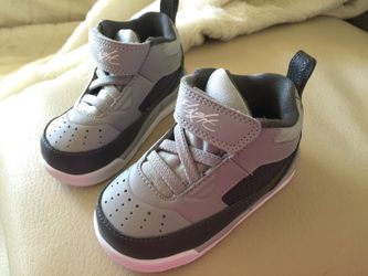 NEW JORDAN BOYS/TODLER SIZE 5