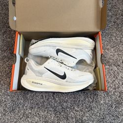 Nike Vomero Running: Men Size 8 