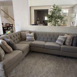 Sectional Couch ( Pillows Included)