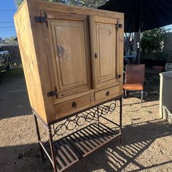 HERMOSO MUEBLE DE MADERA