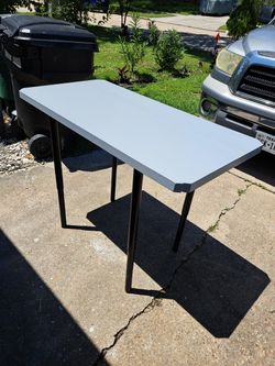Wood Table 2 Ft X 4 Ft X40 Inches High