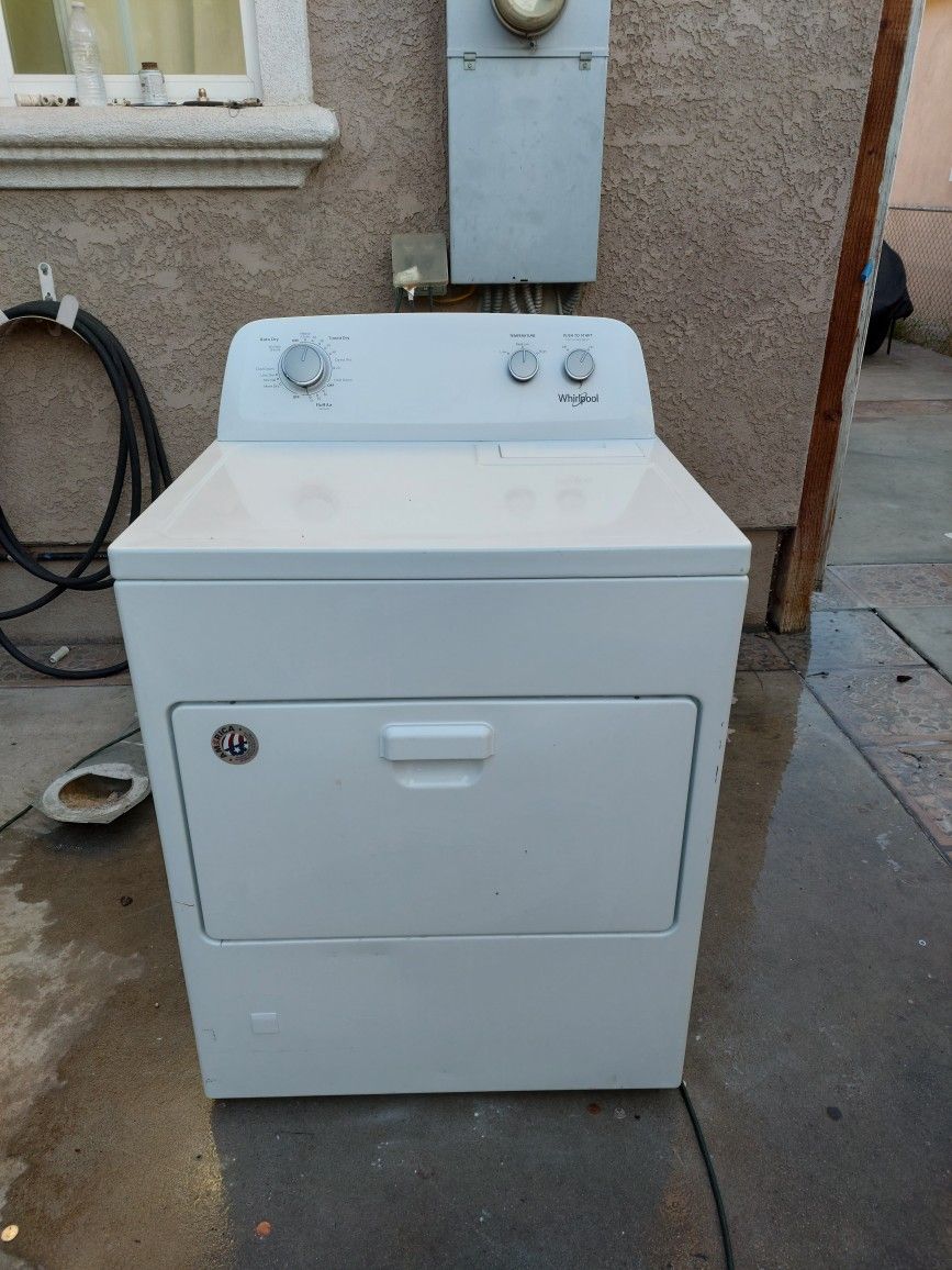 Whirlpool Gas Dryer Almost New 200dls 