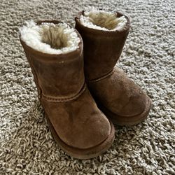 Size 6 Uggs 