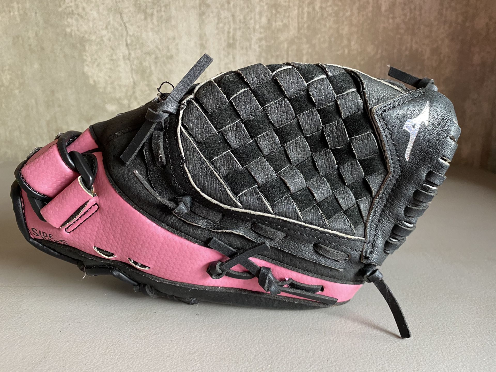 Mizuno 11” Fastpitch Softball Glove