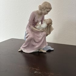 Valencia Collection Porcelain New Mother And Baby