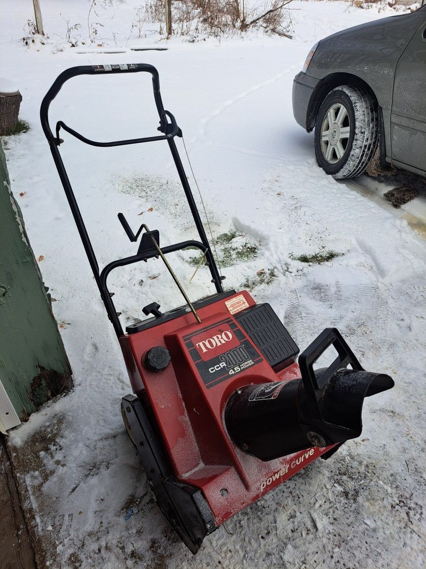4.5HP TORO Snow Thrower Runs Good