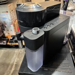 Nespresso Vertuo Lattissima Coffee and Espresso Maker by De'Longhi Black Clean and Good Condition