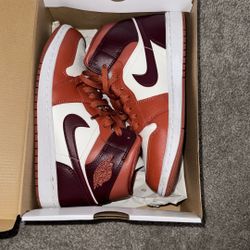air jordan mid 1 size 8 women’s dusty peach maroon