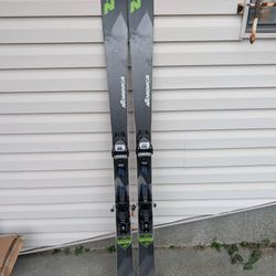 Nordica Navigator 80 – 172 cm
All-mountain skis