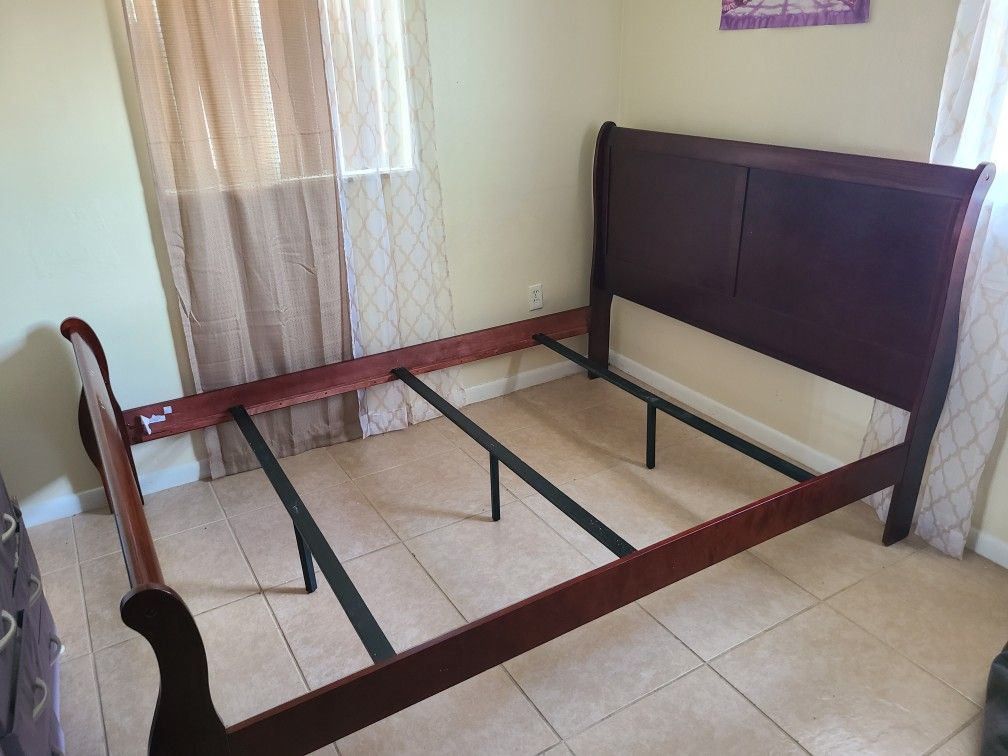 BED FRAME & NIGHTSTANDS
