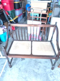 Entryway bench