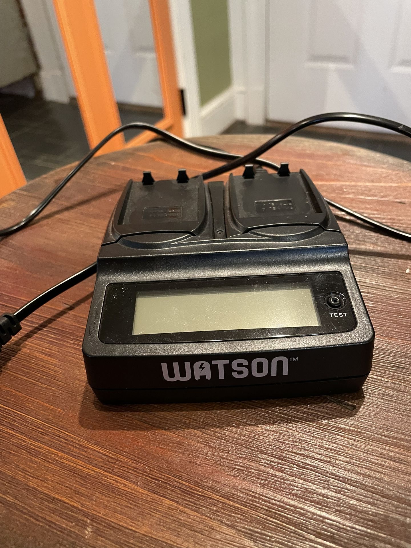 Watson Duo LCD charger (for Nikon) with two EN-EL14 batteries (g)
