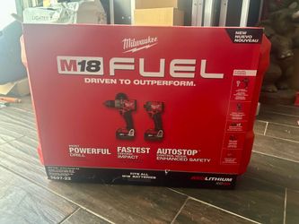Milwaukee drill and impact set