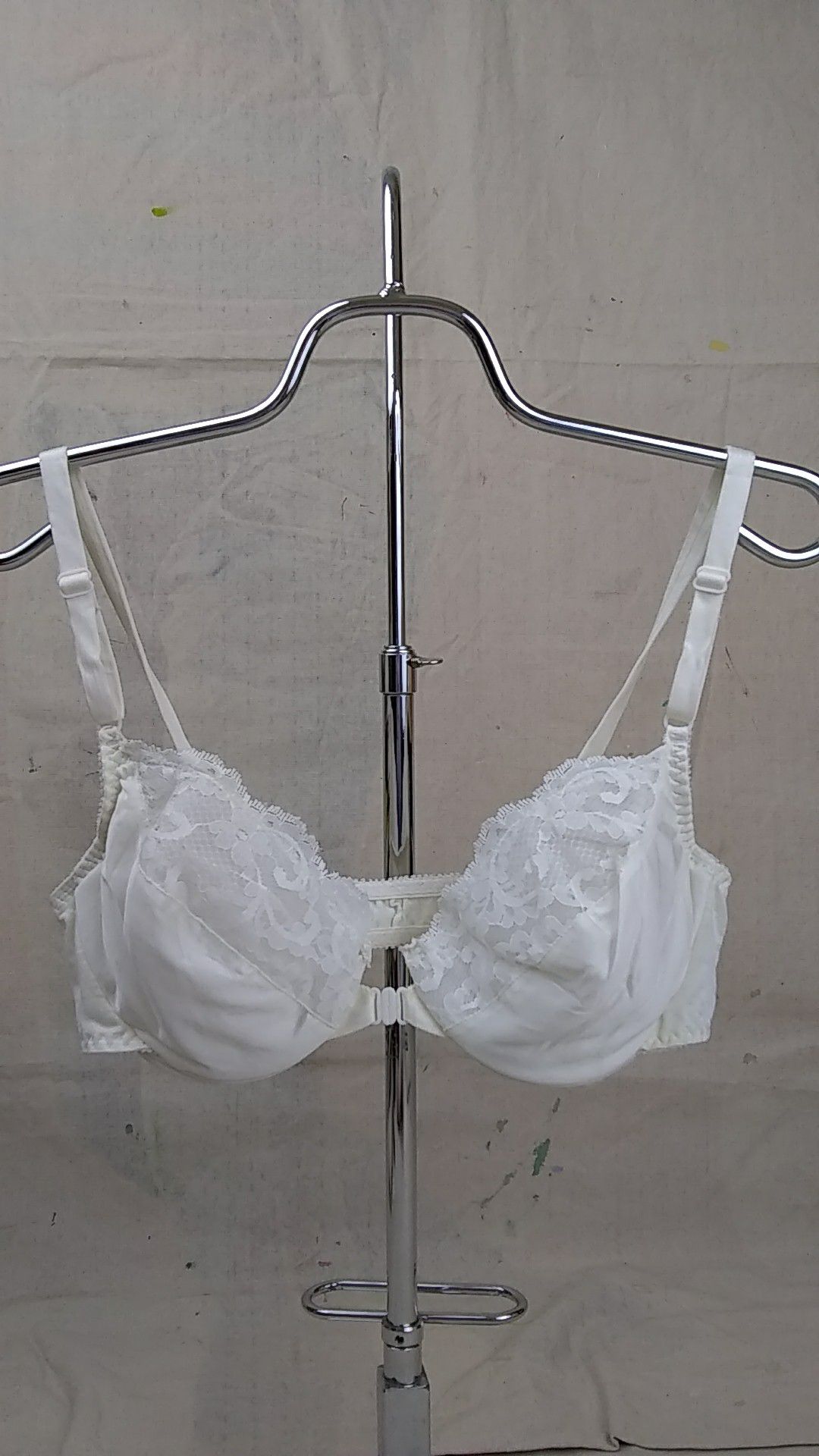 Vintage Maidenform Sweet Nothings Ivory Front Closure Bra and jc