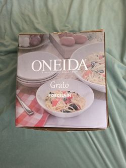 New Oneida Grato Porcelain 5-Piece Pasta Bowl Set - Brand New In Box