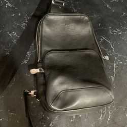 Louis Vuitton Avenue Sling Bag 