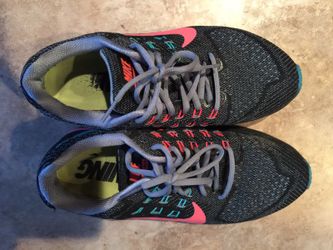 SIZE 8.5 NIKE SHOES LIKE NEW
