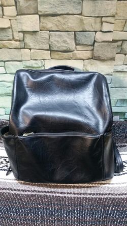 JEN & CO Black Leather Backpack.