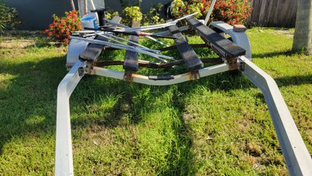 Used 2011 EZLOAD boat trailer for 22ft bay boat