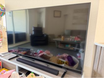 LIKE NEW Samsung 75" RU9000 Crystal UHD 4K Smart TV