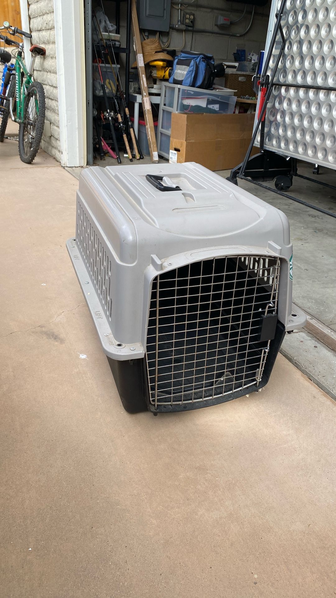 Medium Large dog Crate