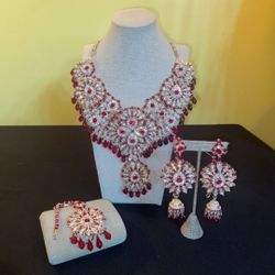 BEAUTIFUL BOLLYWOOD STYLE INDIAN JEWELRY 