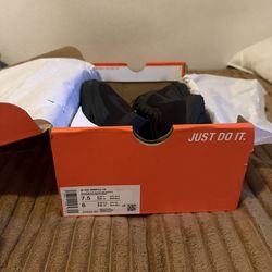 Nike Women Size 7.5