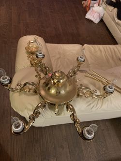 Ceiling lamp/chandelier.