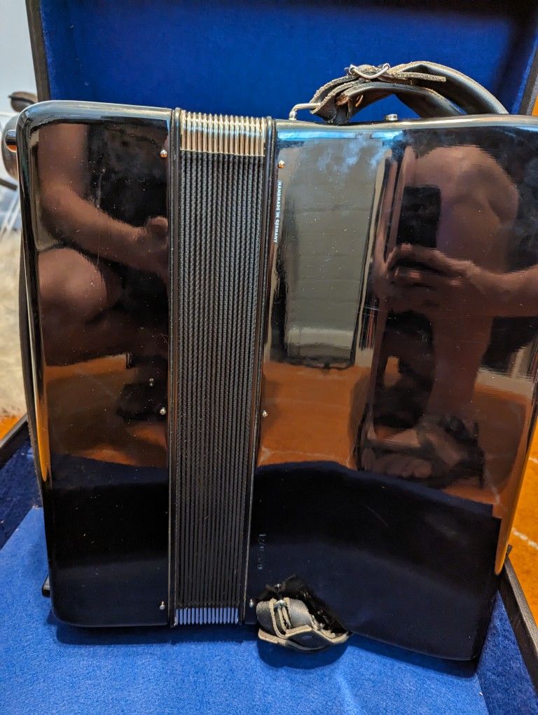 Weltmeister Opal Accordion 36 Keys for Sale in Phoenix, AZ OfferUp