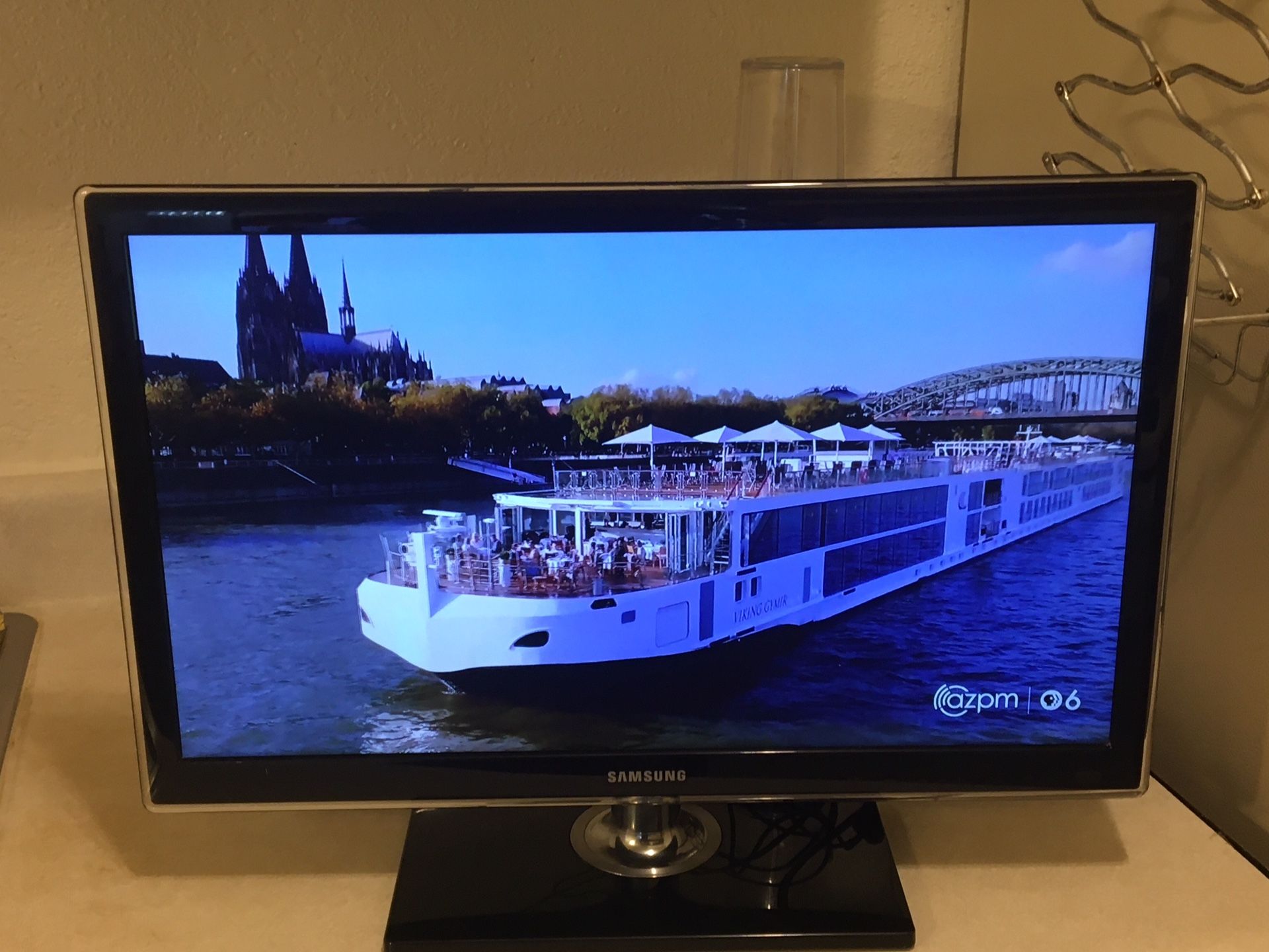 Samsung Flat Screen TV 22 Inches Excellent Condition