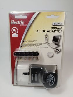 Universal AC/DC power adapter