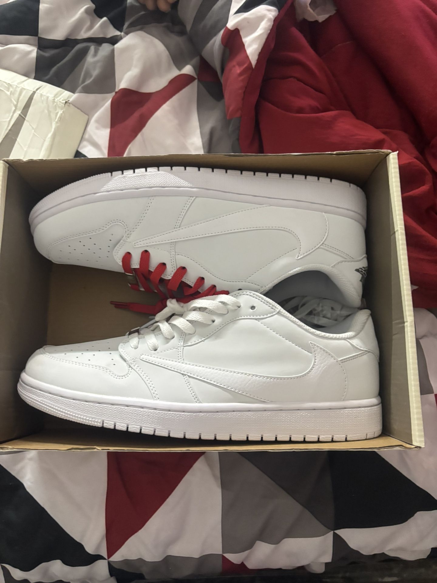 Travis Scott Jordan 1 Low White
