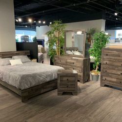 New Queen Size 5pc Bedroom Set Without Mattress And Free Delivery 