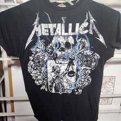 Metallica "Band tee shirt" small.