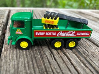 Vintage Coca-Cola & Budweiser Die-Cast Delivery Trucks – Excellent Condition