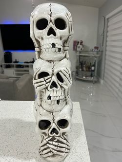 Stacked Skull Tower Statue Decoration