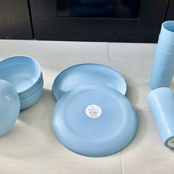 12 pieces of bowls,tumbler and plates all for $5 plastic