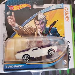 Hot Wheels TWOFACE ( NEW)