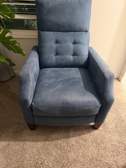 Recliner accent chair