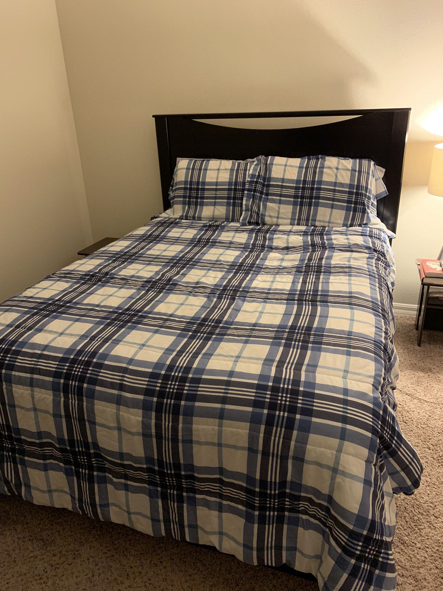 Queen Bed-set in great condition!