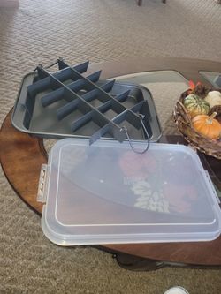 Chicago Metallic Professional Slice Solutions Brownie Pan, 9-Inch-by-13-Inch - Dark Gray