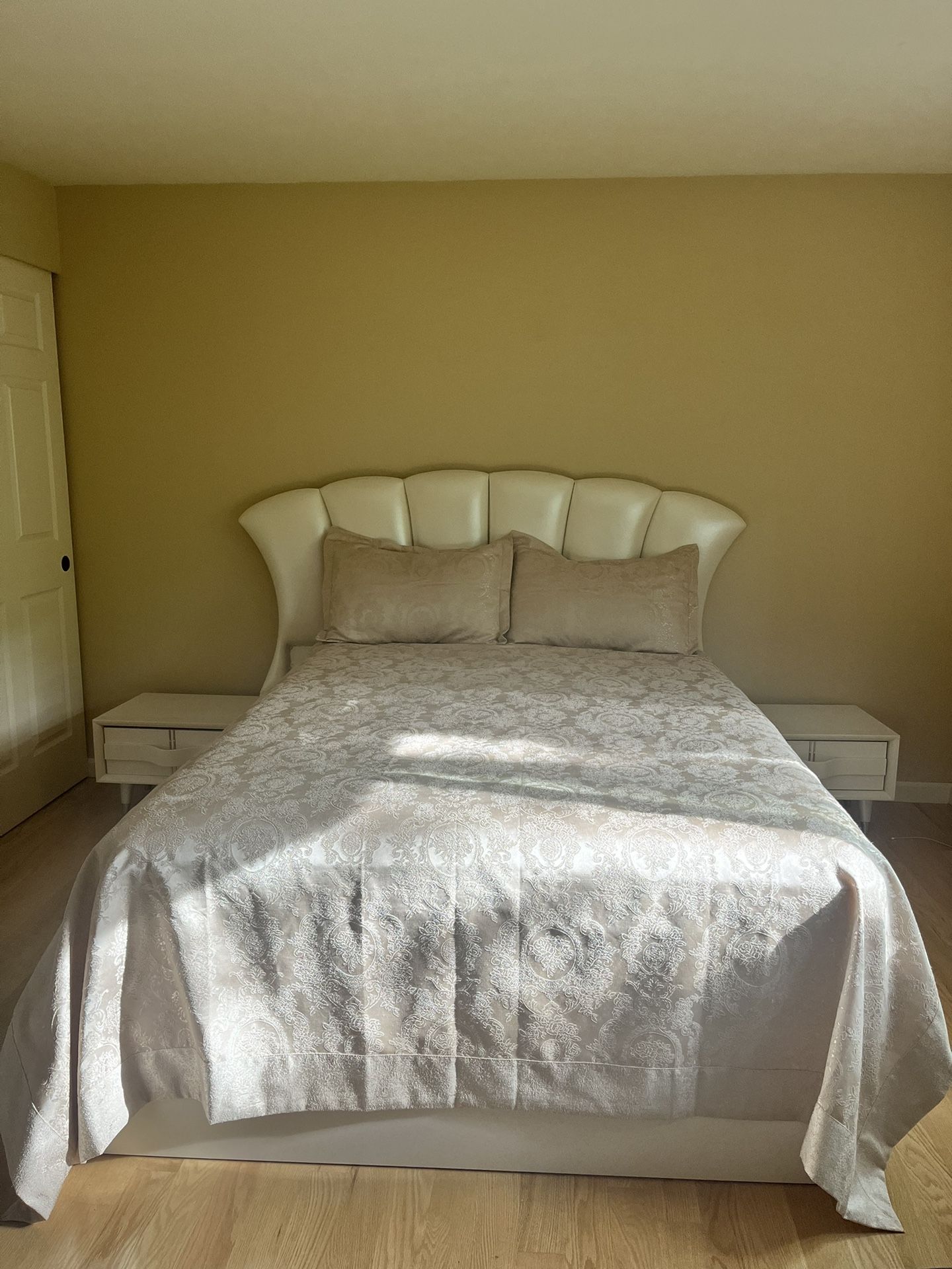 Bedroom Set- Pearl