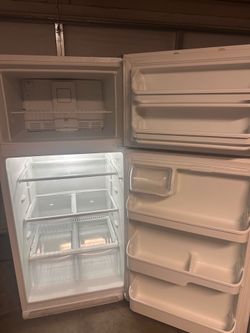 Kenmore Top/Bottom Fridge-White